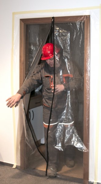 foto k produktu Folie do dveří se zipem 1. 2x2. 2m,  maskovací páska